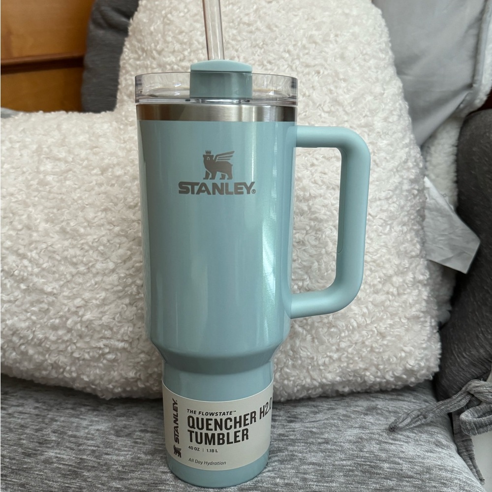 Stanley 40 oz Stainless Steel H2.0 Flowstate Quencher Tumbler Blueberry Milk